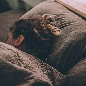 Hulp bij slaapproblemen vrouw in bed